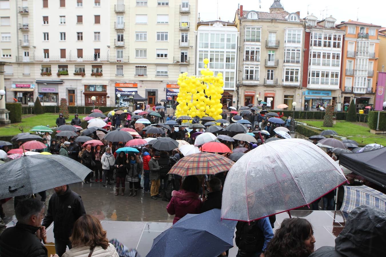 Un centenar de colectivos exigen en Vitoria el cierre definitivo de Garoña