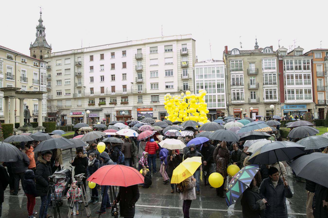Un centenar de colectivos exigen en Vitoria el cierre definitivo de Garoña
