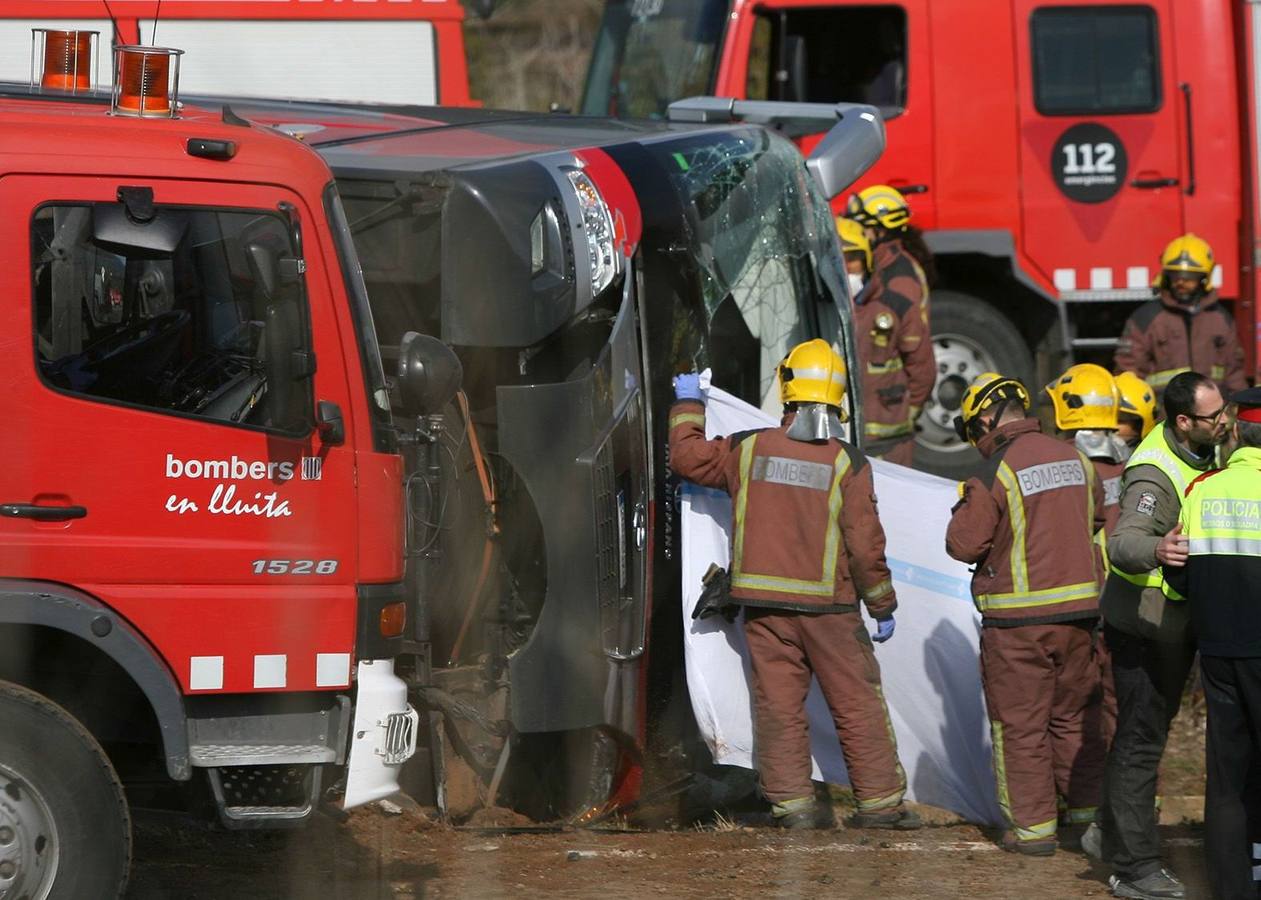 Trece personas mueren en un accidente de autobús en Tarragona