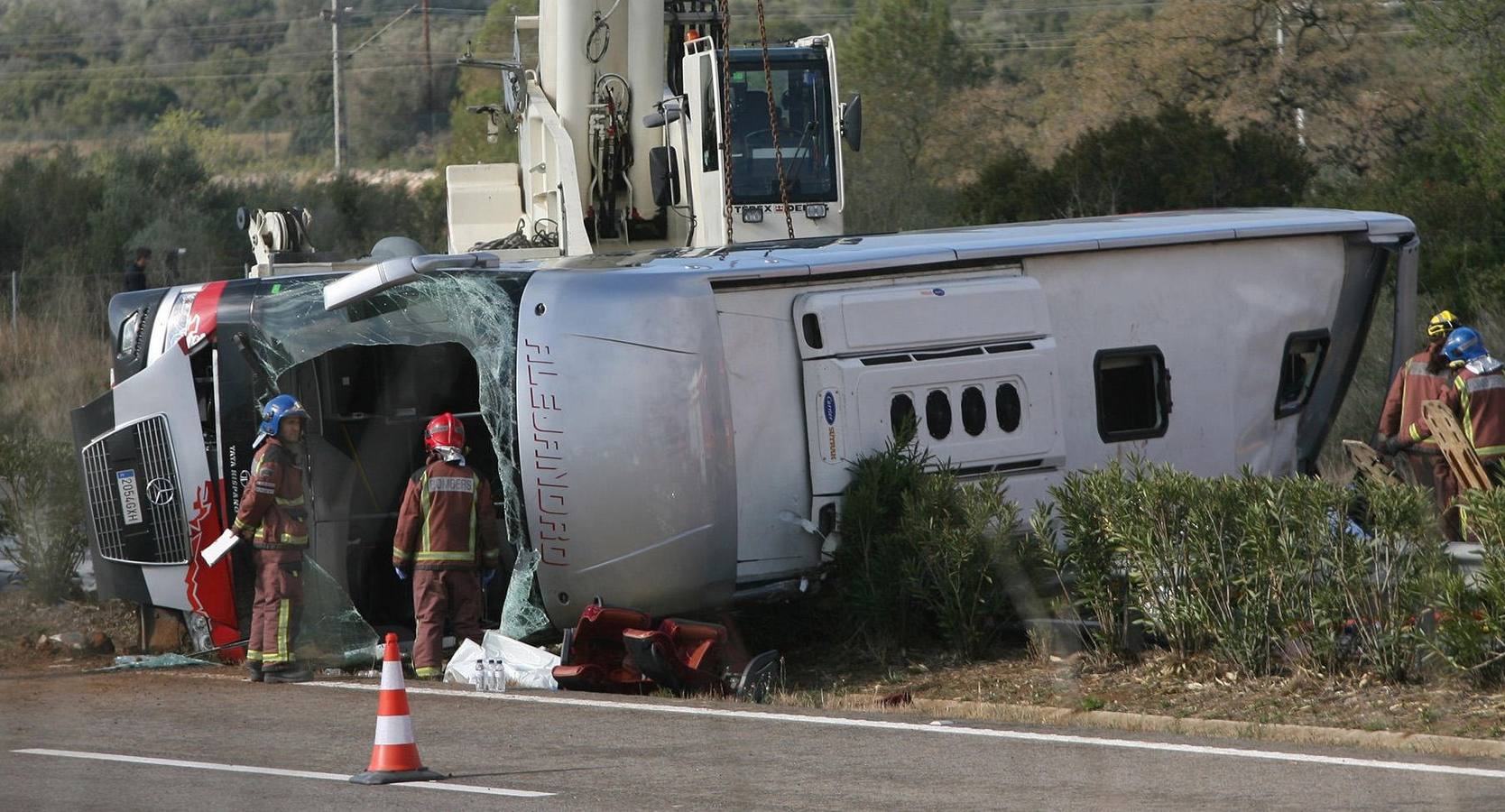 Trece personas mueren en un accidente de autobús en Tarragona