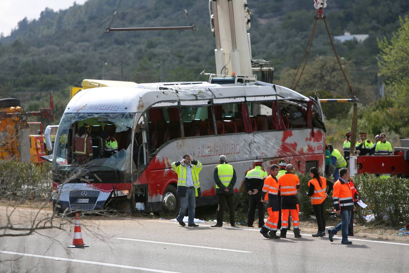 Trece personas mueren en un accidente de autobús en Tarragona