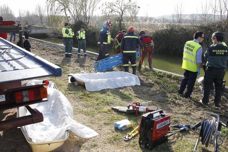 Mueren dos vizcaínos al caer al agua el coche en el que viajaban en Palencia