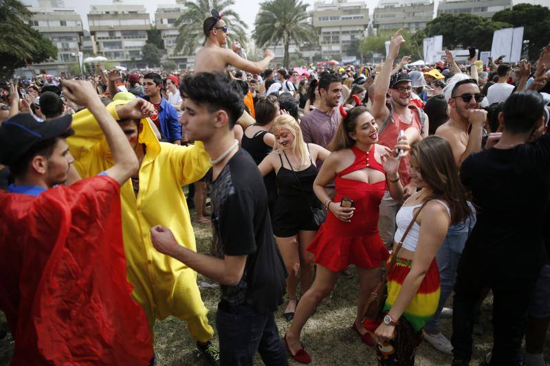 El Carnaval judío se viste de color