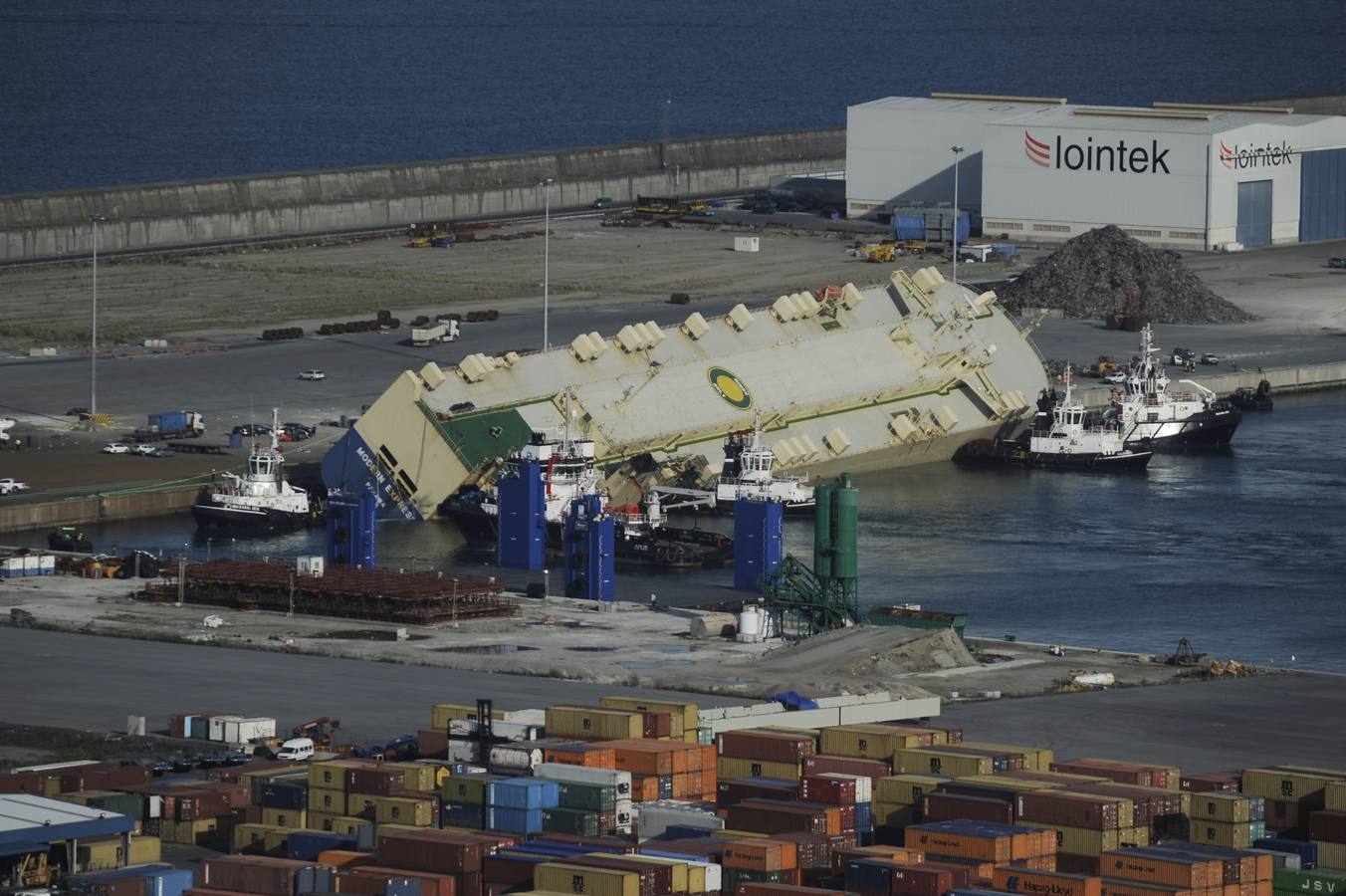 Primeras imágenes del interior del carguero &#039;Modern Express&#039;