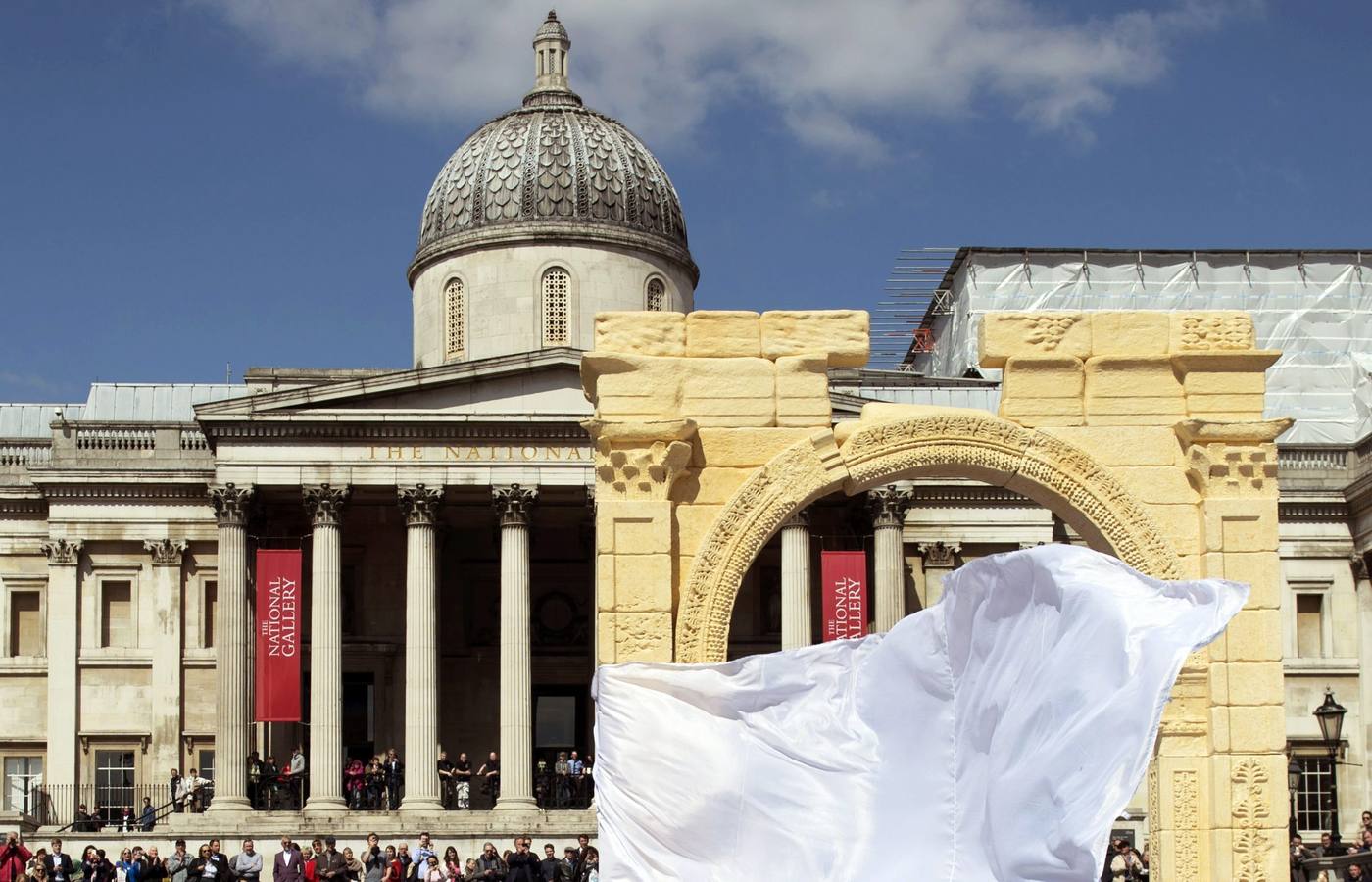 Recrean el Arco de Triunfo de Palmira en la plaza de Trafalgar