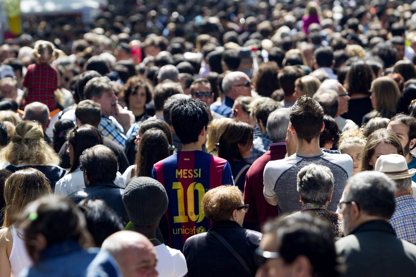 Cataluña celebra la tradicional fiesta de Sant Jordi