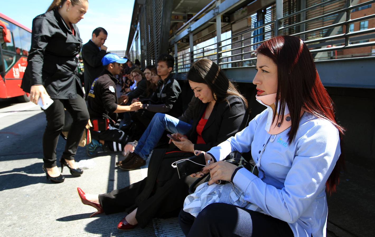 Al menos 85 personas resultan heridas tras el choque de tres autobuses en Bogotá