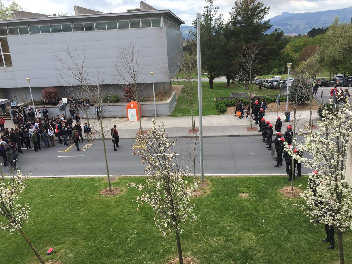 Incidentes en el campus de la UPV en Leioa tras una manifestación