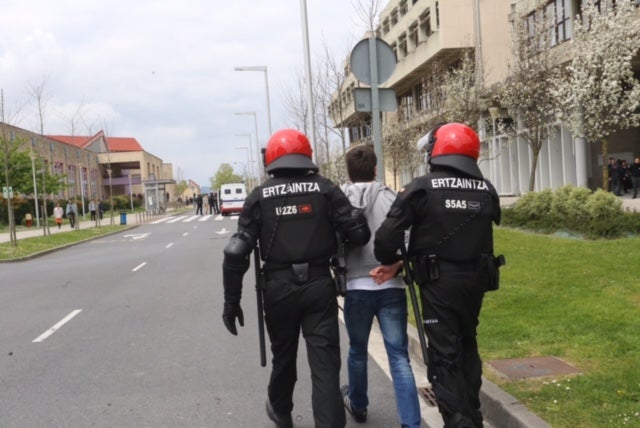 Incidentes en el campus de la UPV en Leioa tras una manifestación