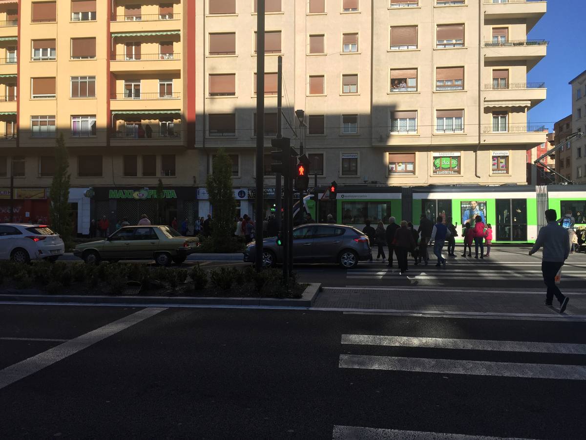 El tranvía arrolla a un ciclista en Vitoria