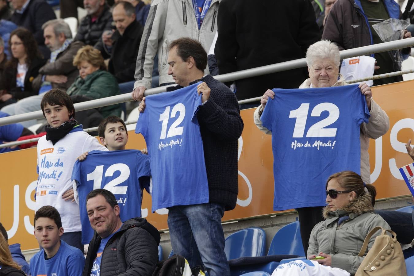 La afición del Alavés se vuelca con el equipo