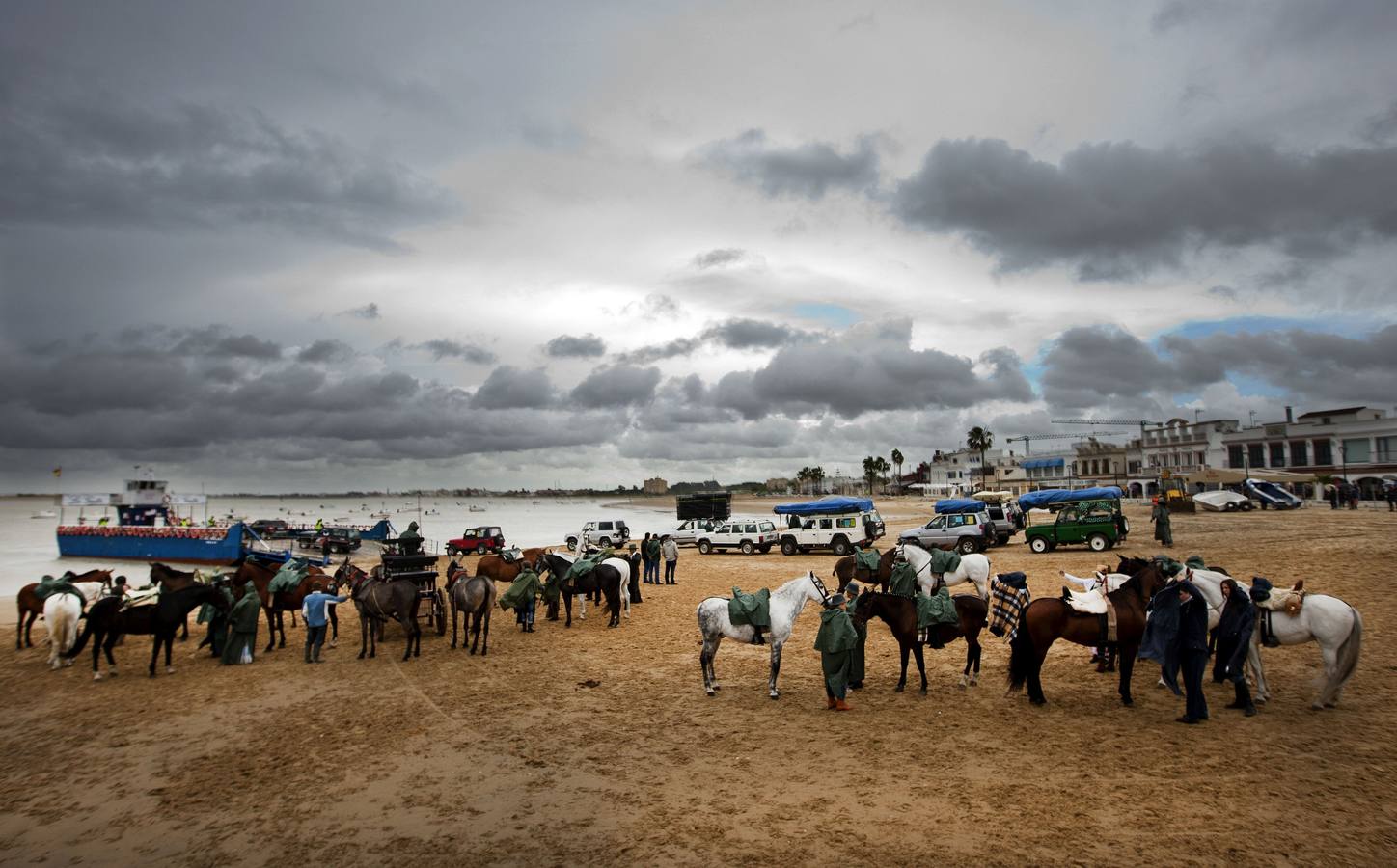 EL ROCÍO, DESLUCIDO POR LA LLUVIA