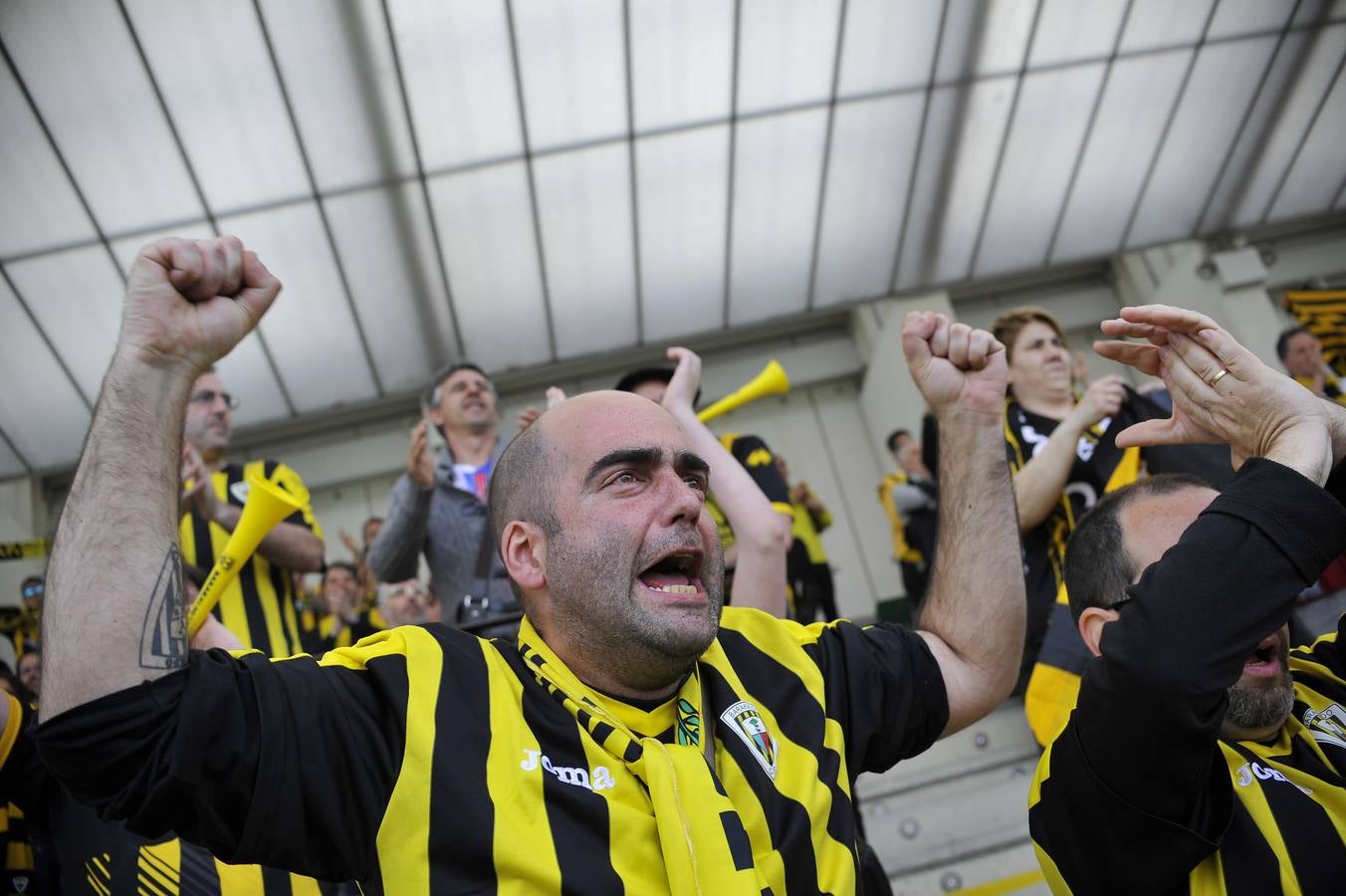 La afición se vuelca con el derbi