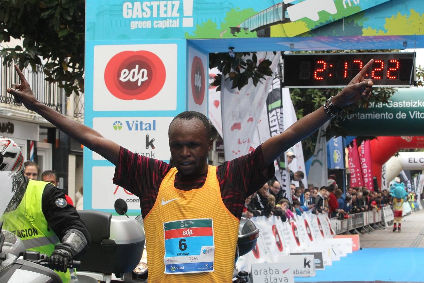 La línea de meta del Maratón Martín Fiz