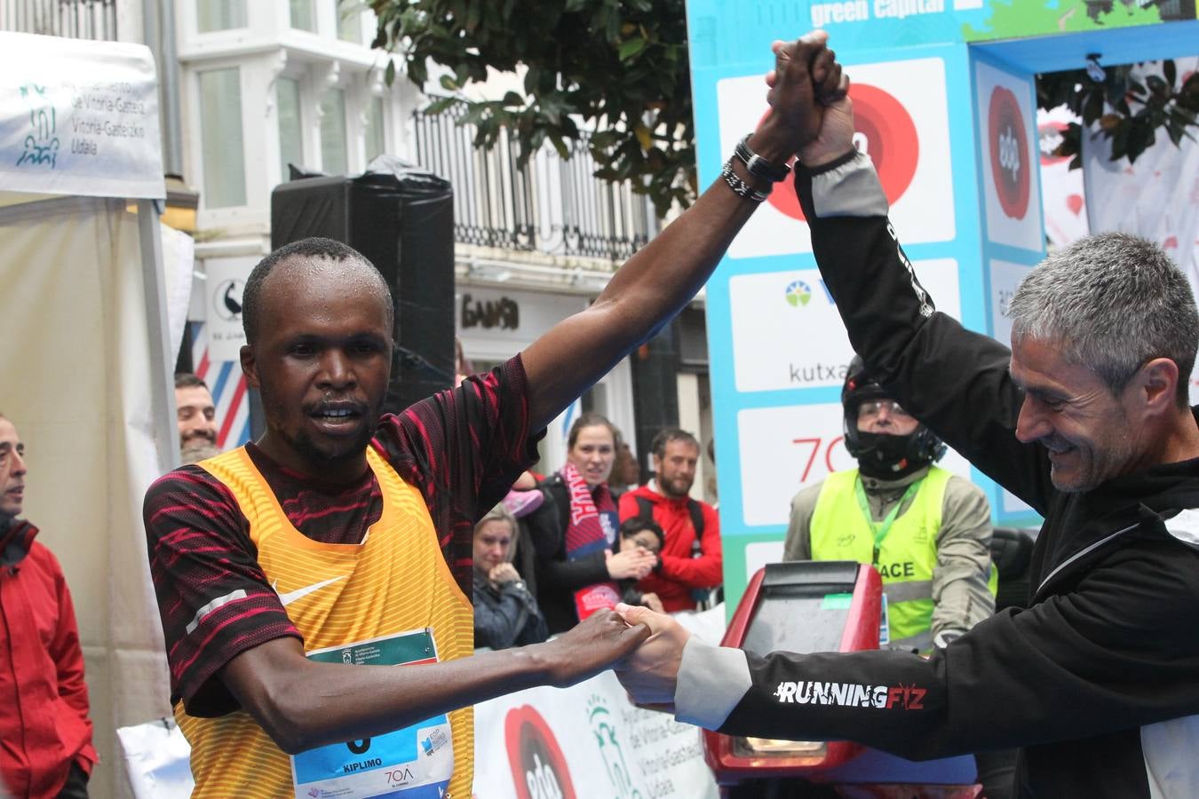 La línea de meta del Maratón Martín Fiz