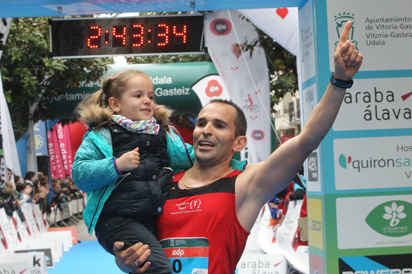 La línea de meta del Maratón Martín Fiz