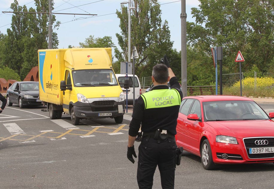 Accidente entre el tranvía de VItoria y una furgoneta cerca de Abetxuko