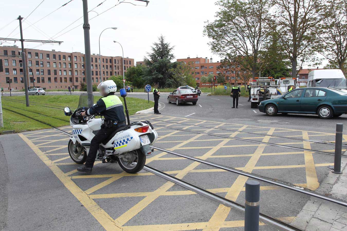Accidente entre el tranvía de VItoria y una furgoneta cerca de Abetxuko