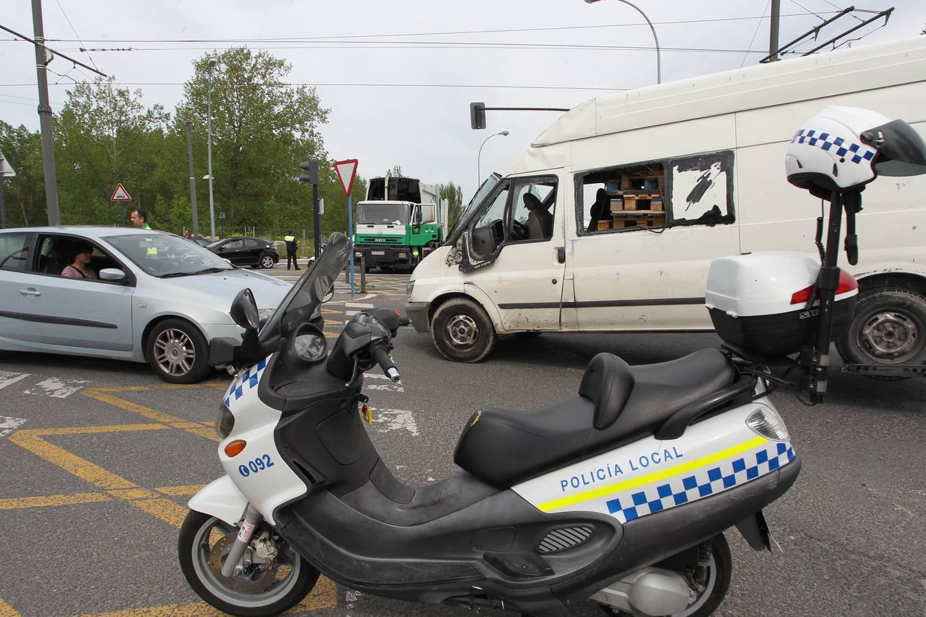 Accidente entre el tranvía de VItoria y una furgoneta cerca de Abetxuko