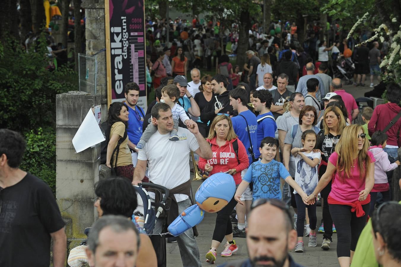 Durango se llena de euskaltzales para disfrutar del Ibilaldia