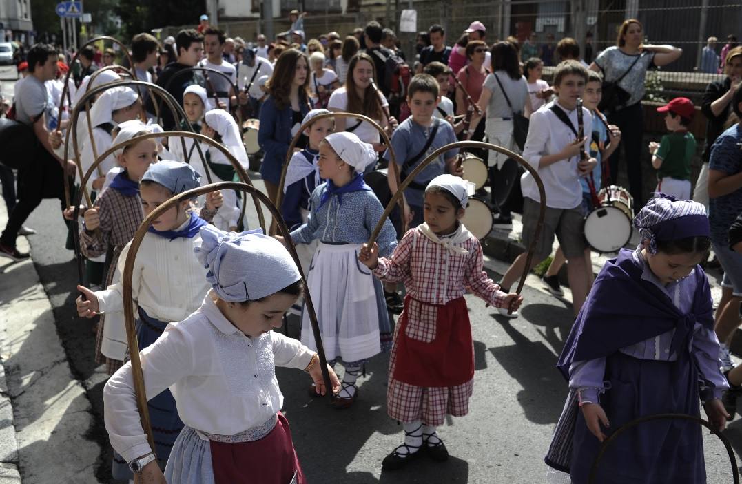 Durango se llena de euskaltzales para disfrutar del Ibilaldia