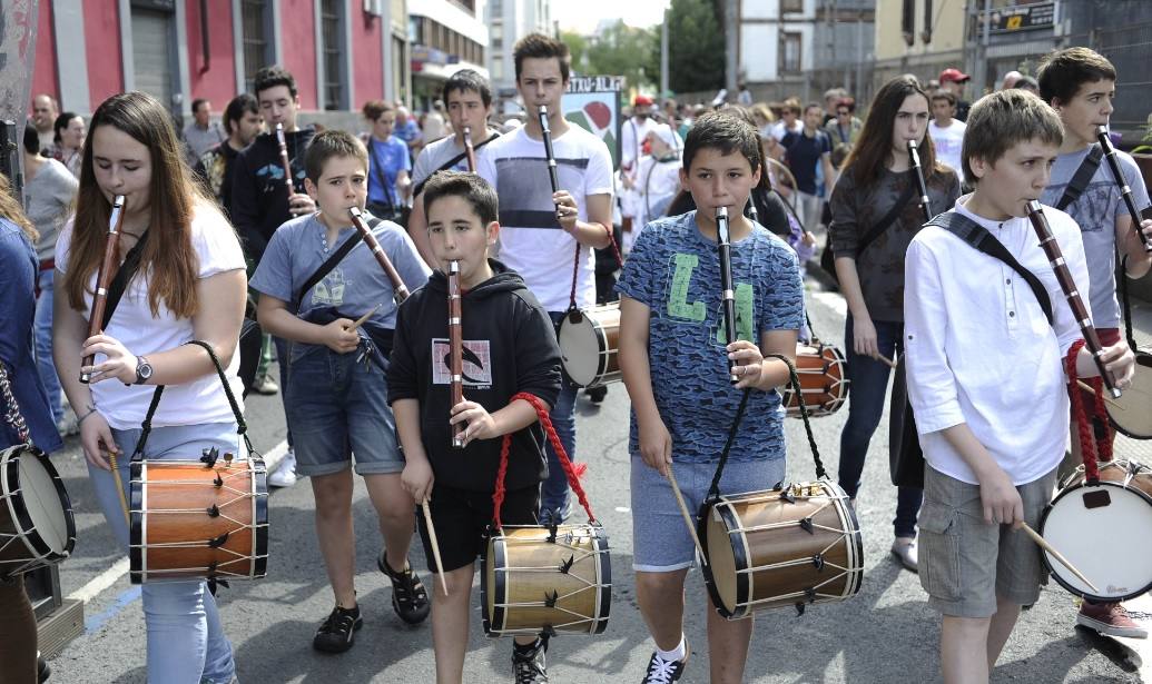 Durango se llena de euskaltzales para disfrutar del Ibilaldia