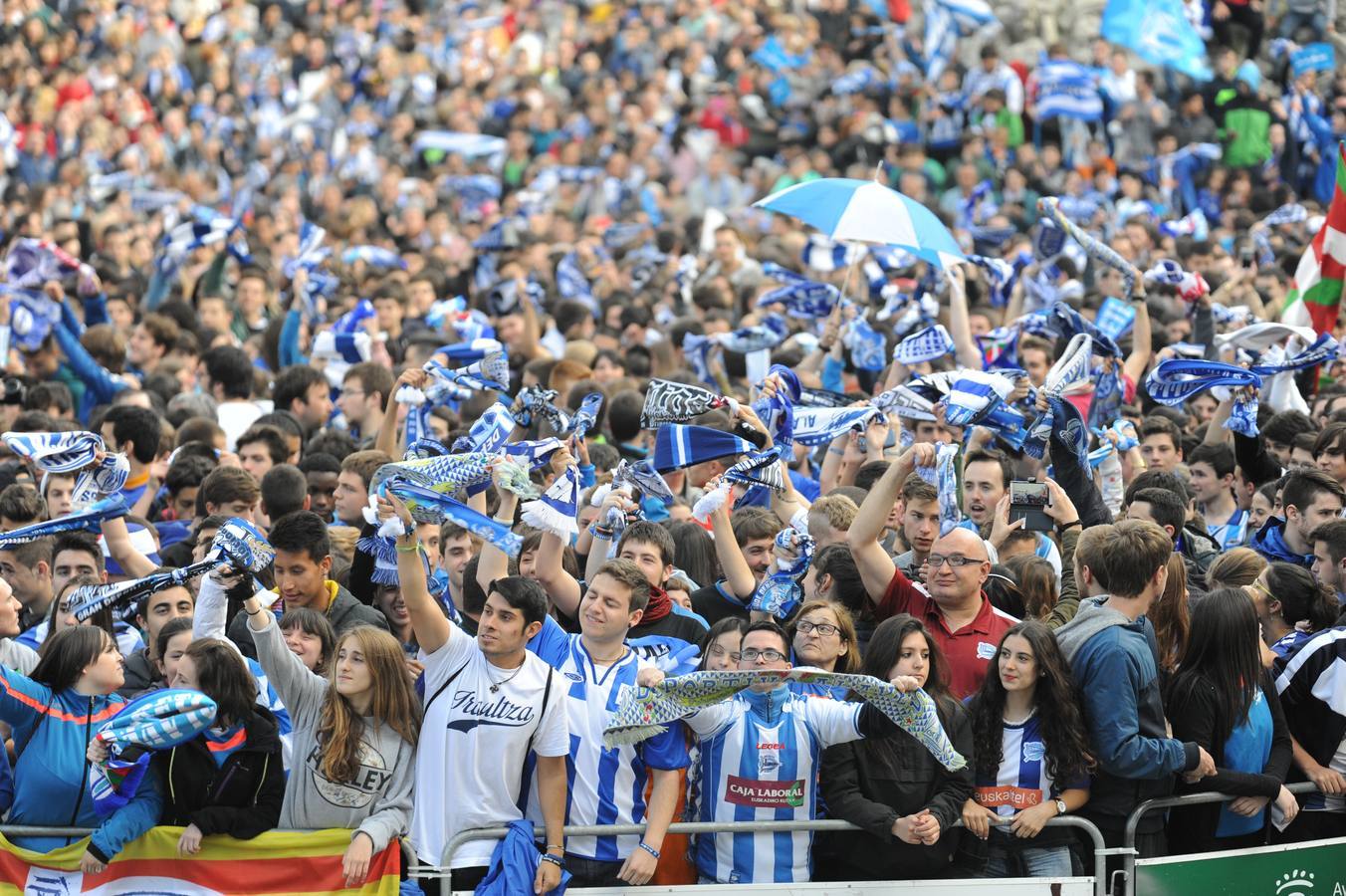 Vitoria celebra el ascenso del Alavés