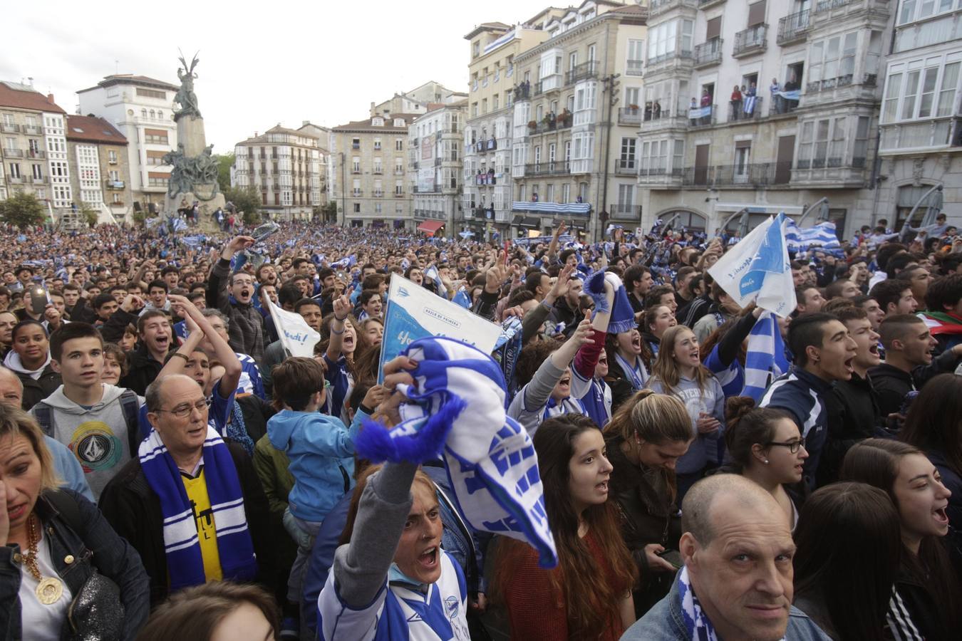 Vitoria celebra el ascenso del Alavés