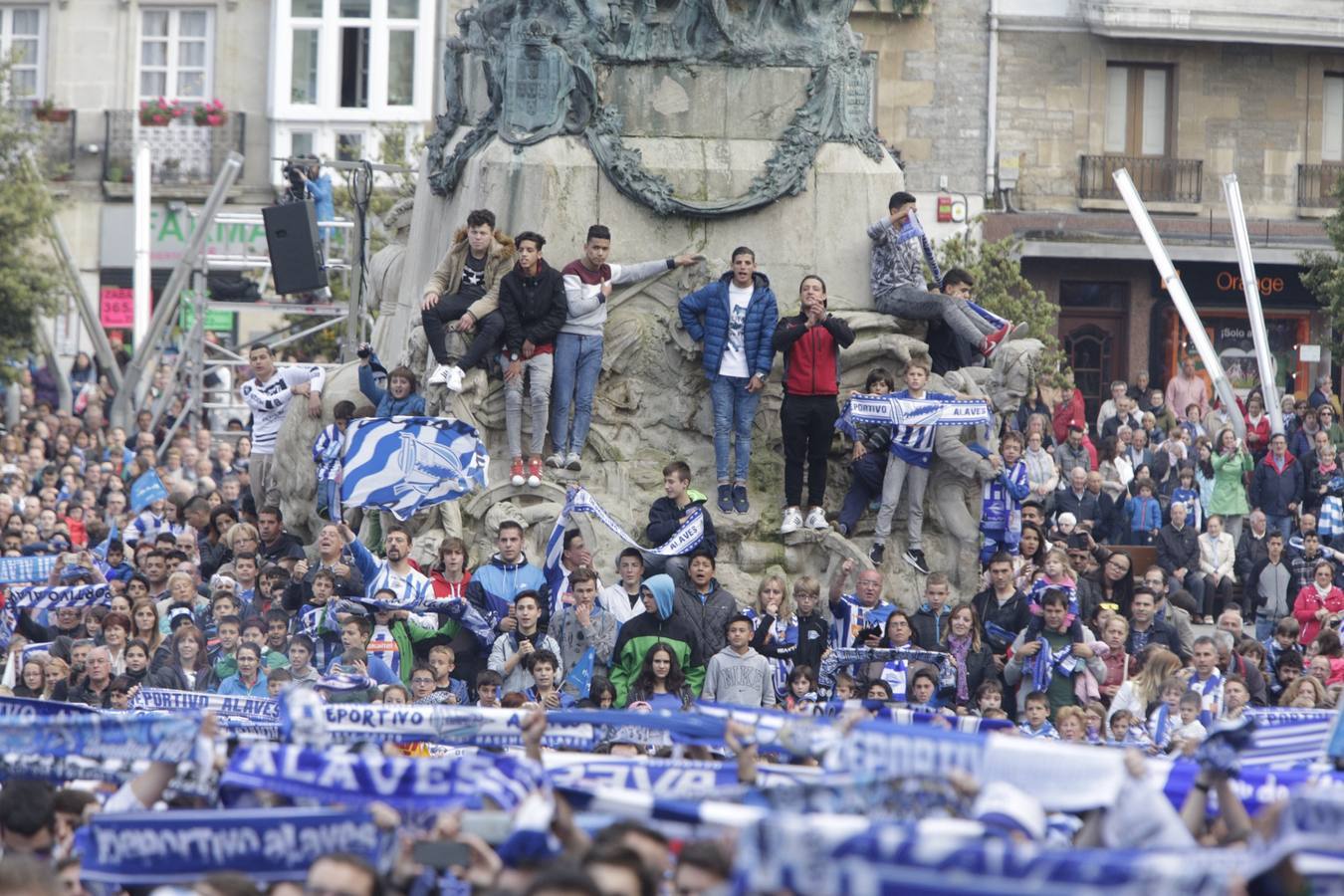 Vitoria celebra el ascenso del Alavés