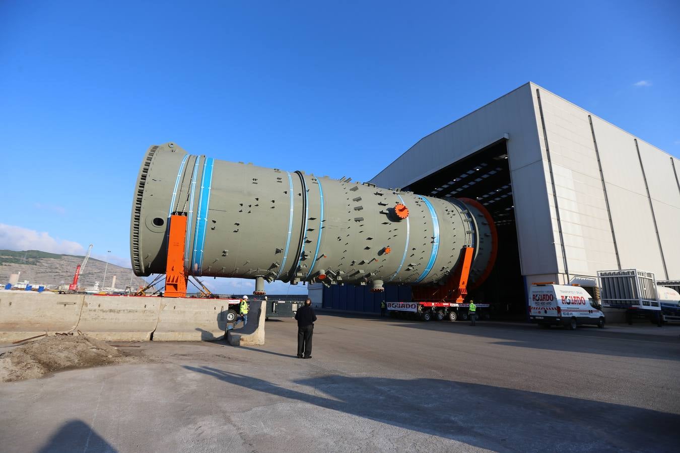 Dos gigantes en el Puerto de Bilbao