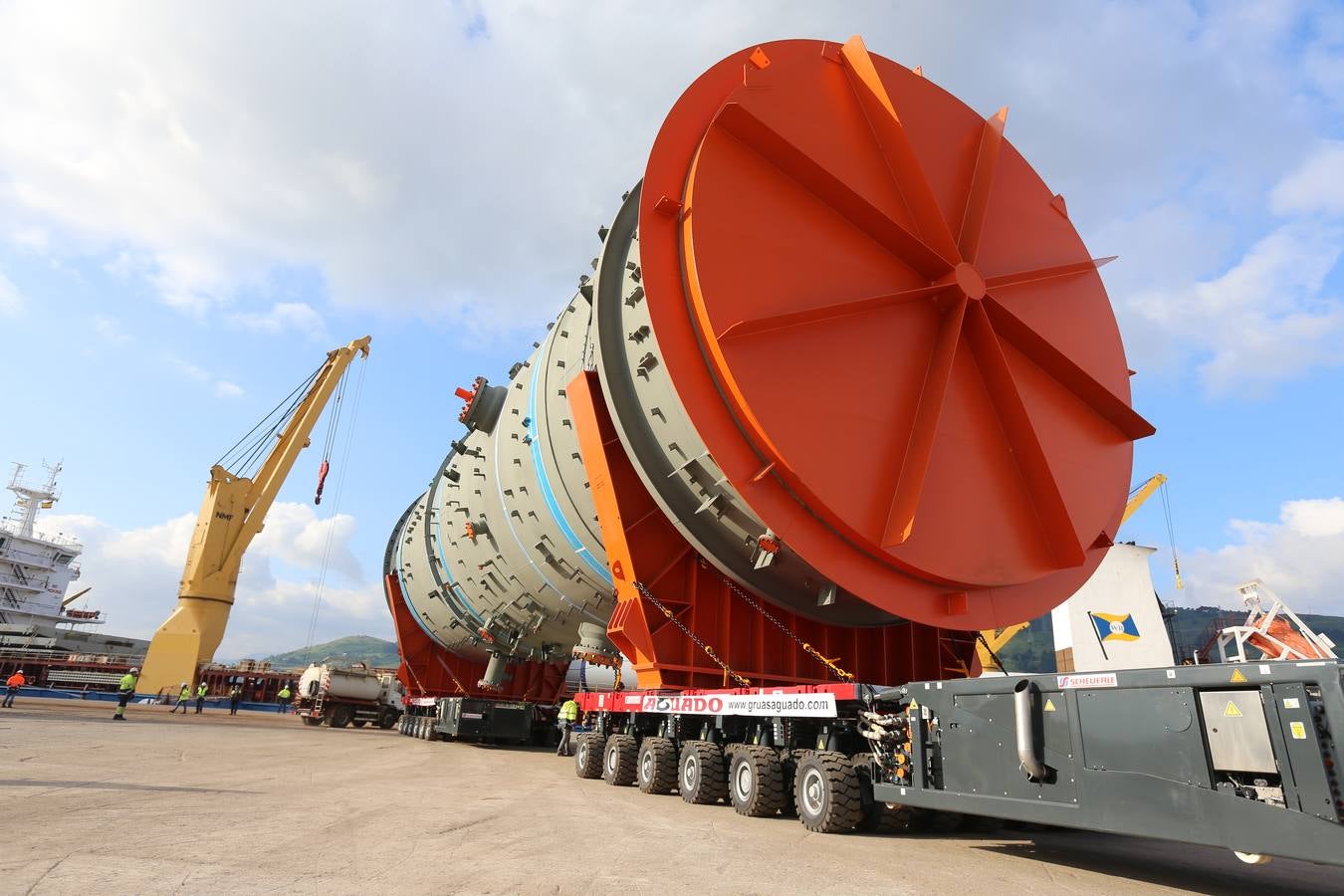 Dos gigantes en el Puerto de Bilbao