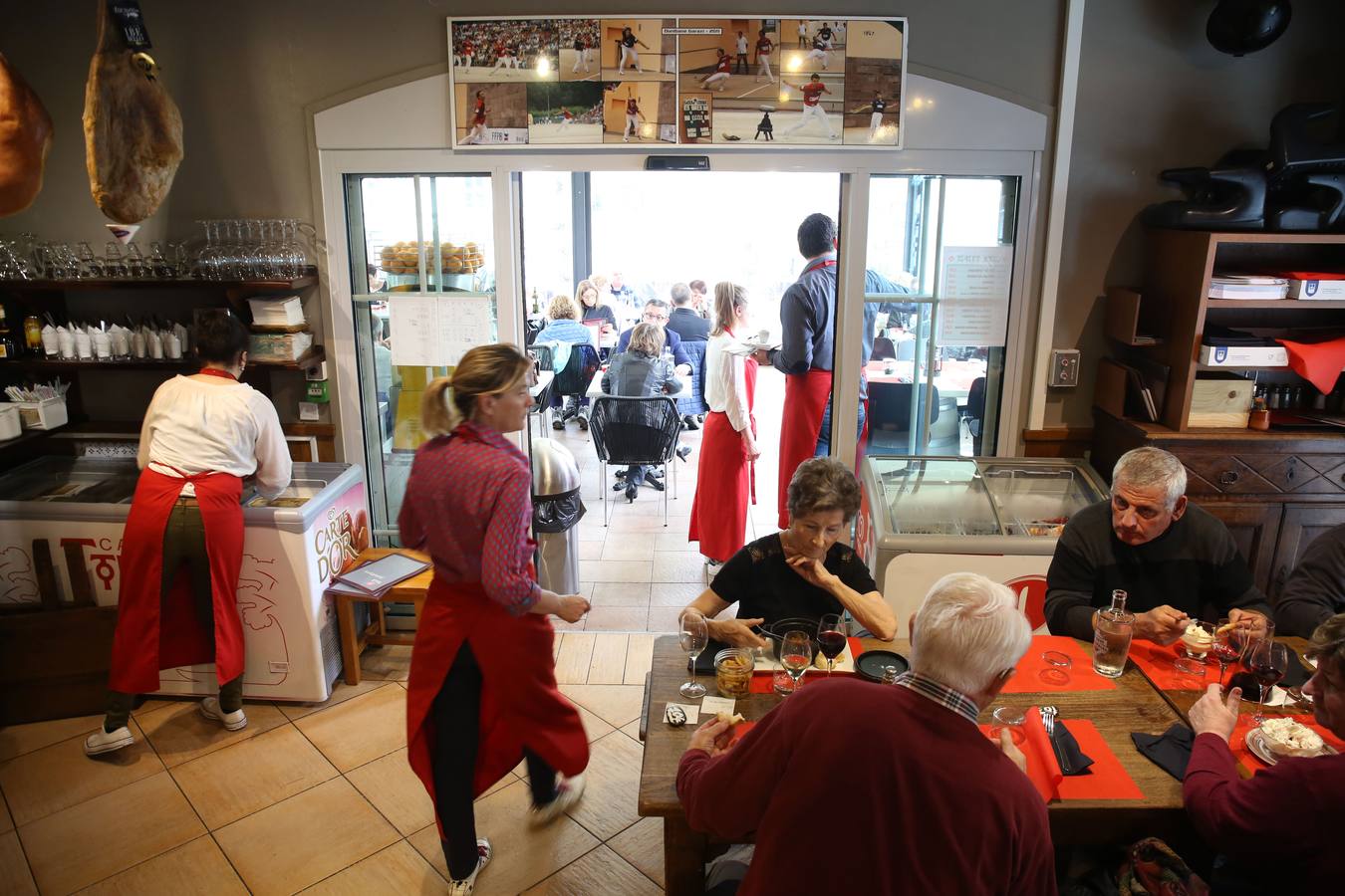 Un restaurante típico en Donibane Garazi, capital de la Baja Navarra.