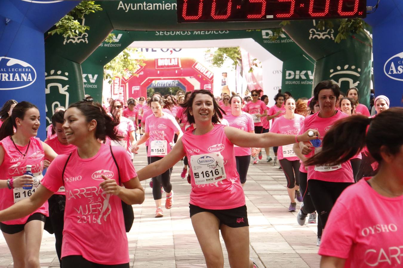 Llegada a meta de la Carrera de la Mujer