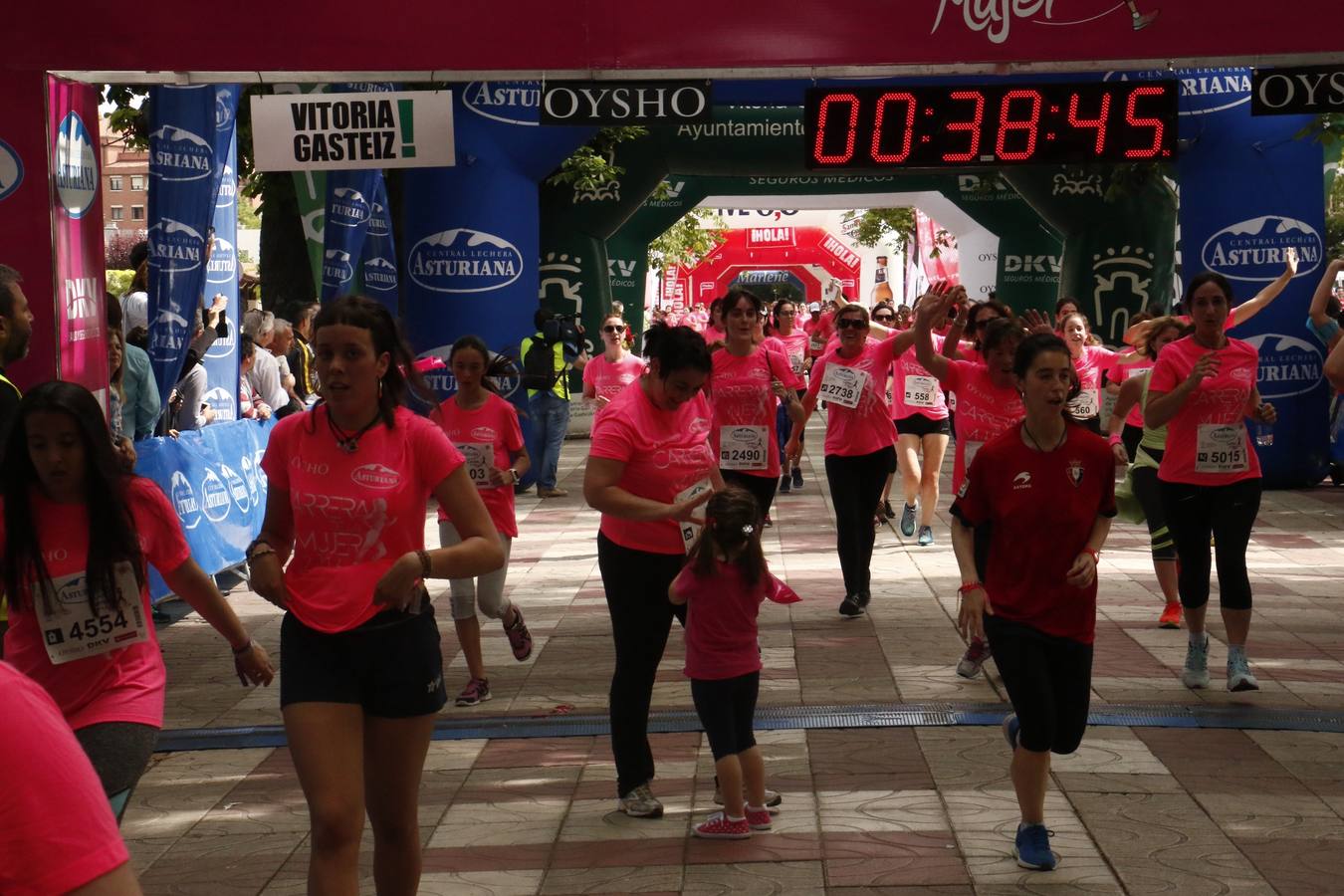 Llegada a meta de la Carrera de la Mujer