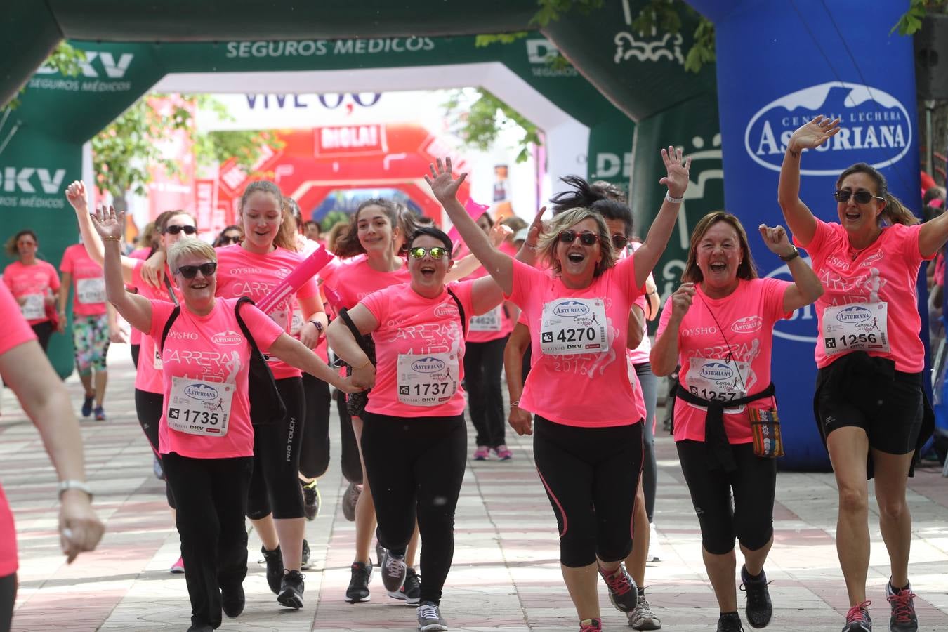 Llegada a meta de la Carrera de la Mujer