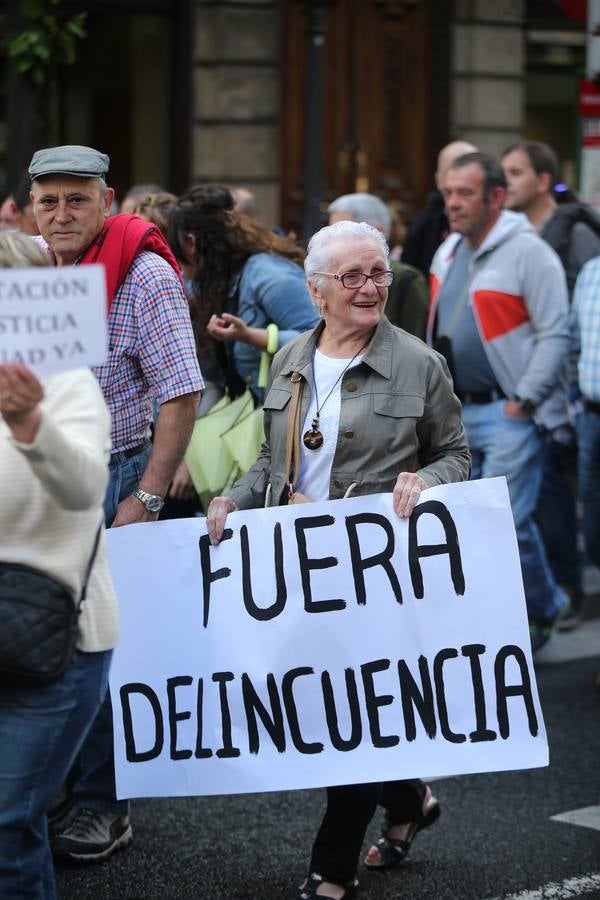 Los vecinos de Atxuri se manifiestan contra &#039;los Pichis&#039;