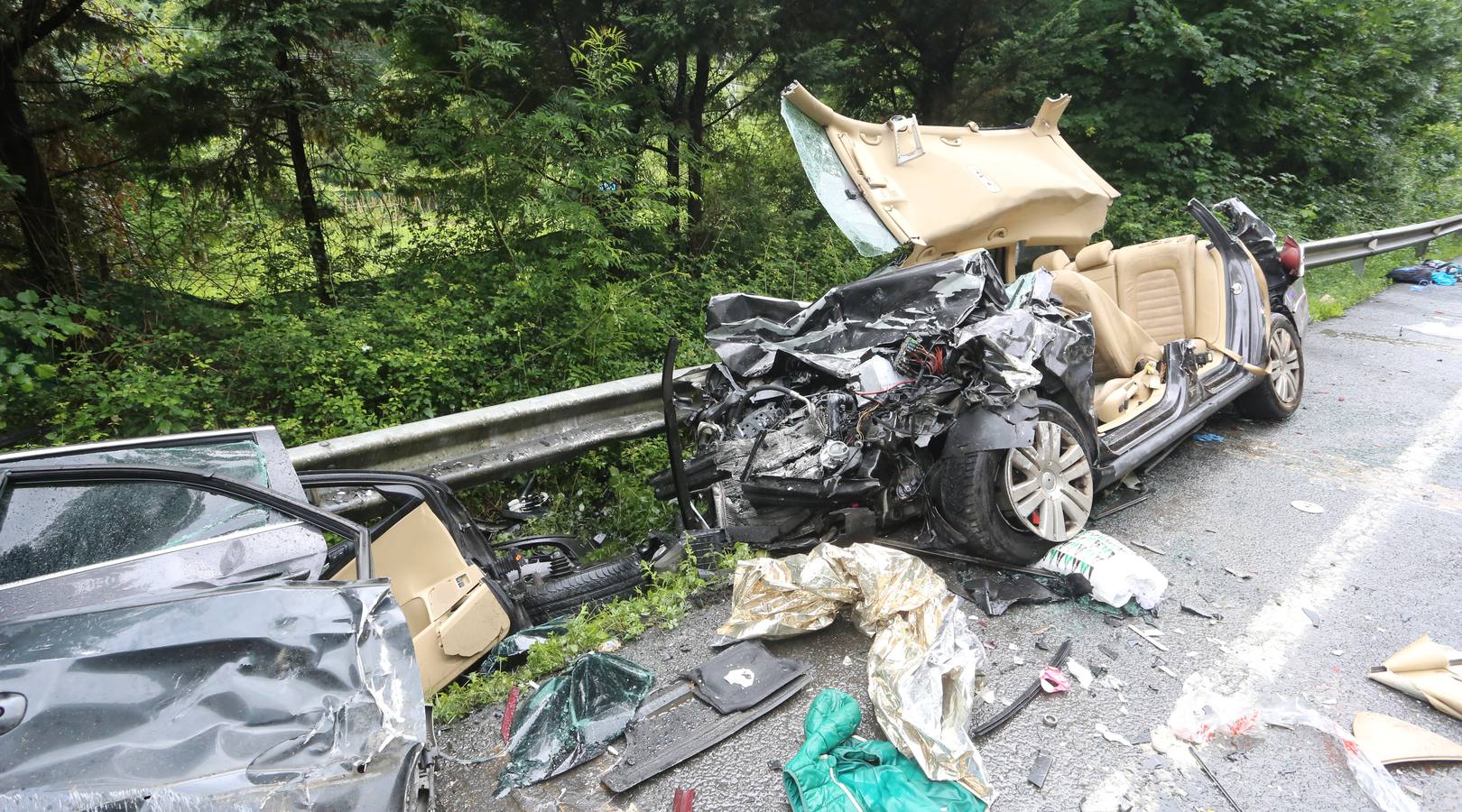 Las imágenes del grave accidente en la N-240 en Zeanuri