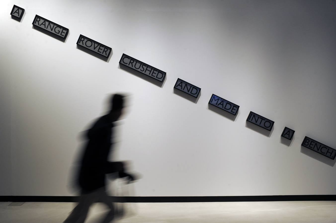 Azkuna Zentroa expone a Deller y los cambios en el Reino Unido