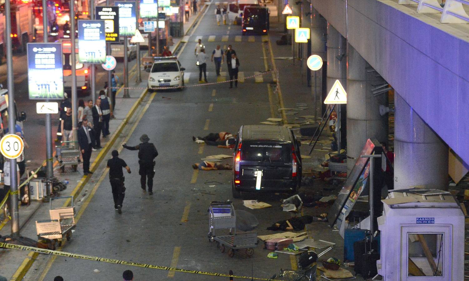 Un atentado en el aeropuerto de Estambul causa decenas de muertos