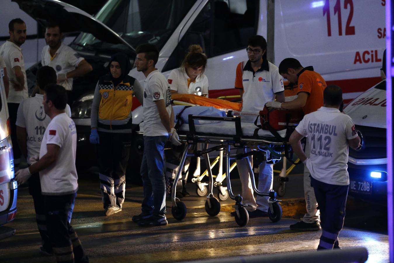Un atentado en el aeropuerto de Estambul causa decenas de muertos