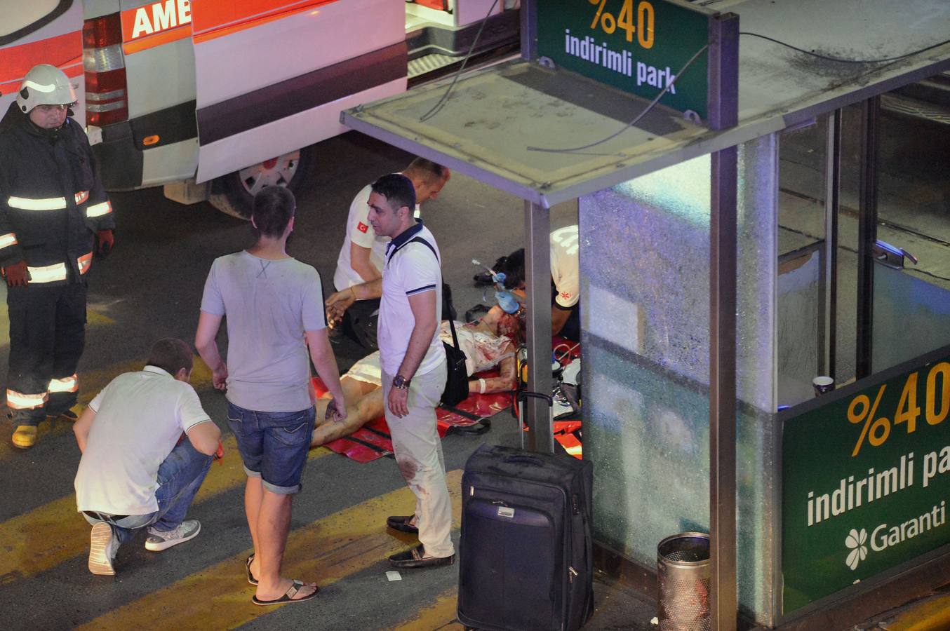 Un atentado en el aeropuerto de Estambul causa decenas de muertos