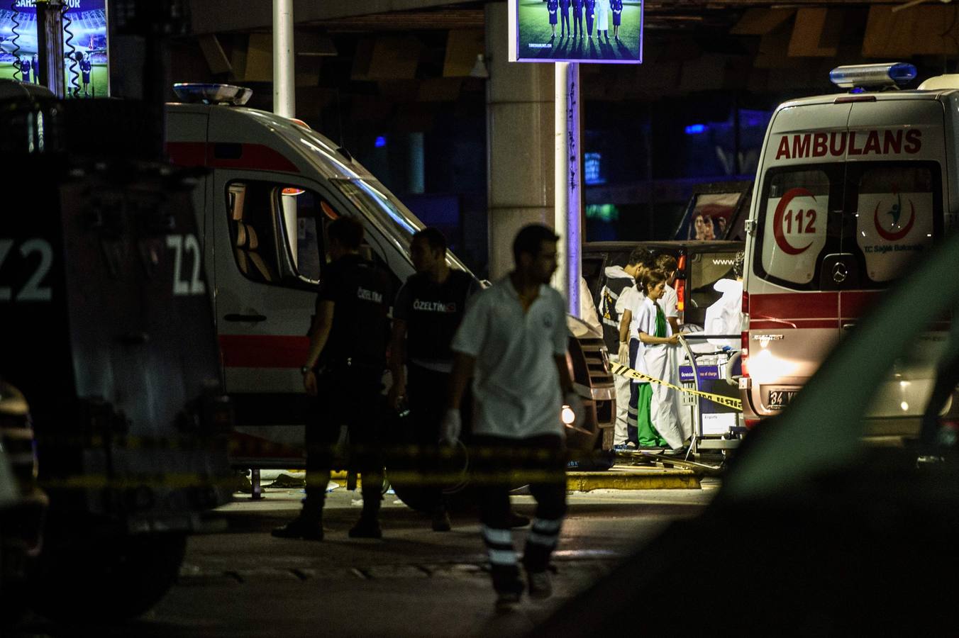 Un atentado en el aeropuerto de Estambul causa decenas de muertos