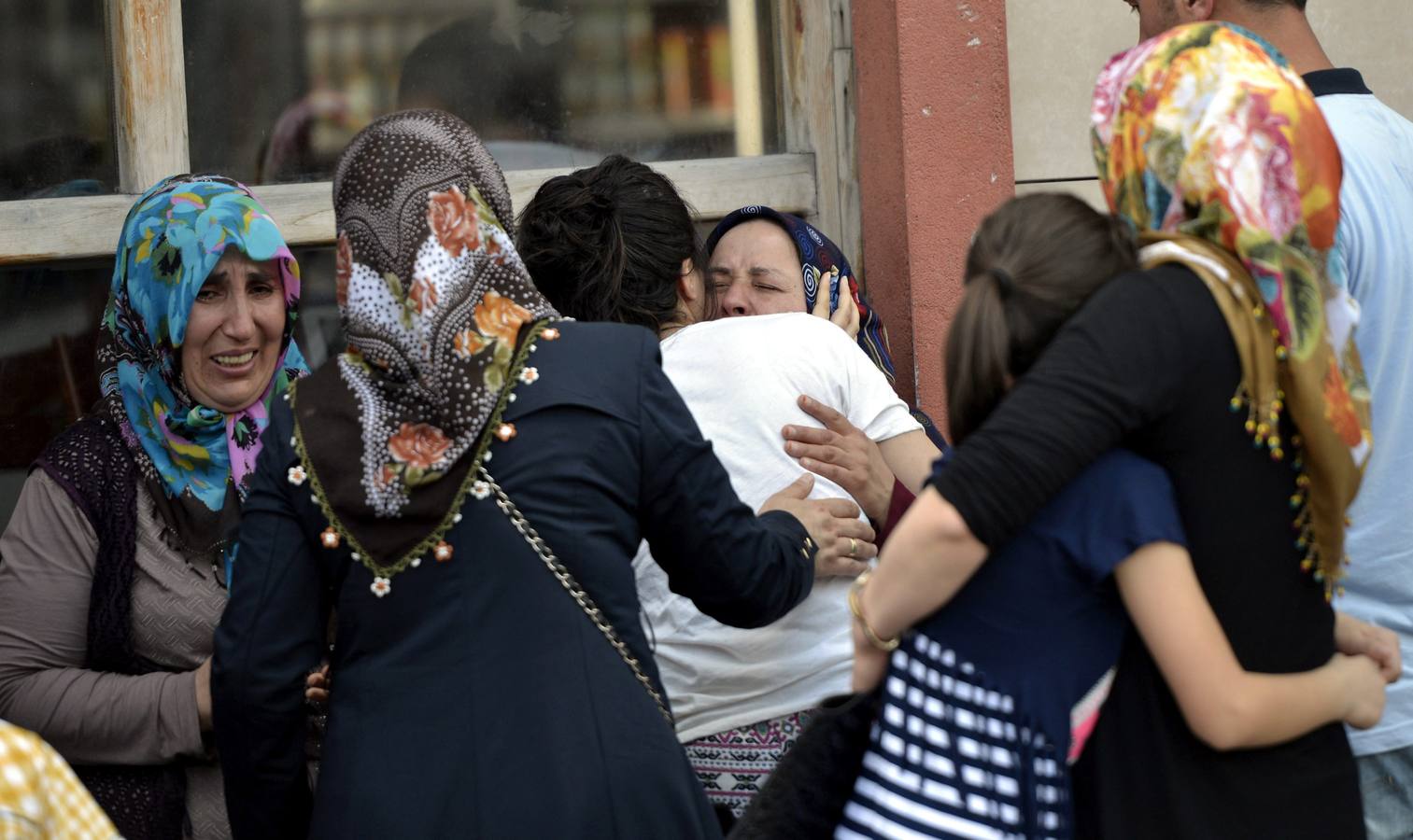 Un atentado en el aeropuerto de Estambul causa decenas de muertos