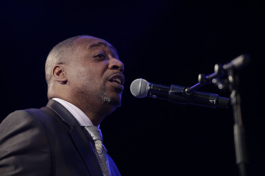 El reverendo Bryant Jones y The Victory Gospel Singers ofician en Mendizorroza