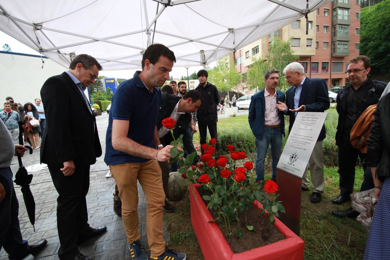 Bildu asiste por primera vez a un homenaje a Miguel Ángel Blanco