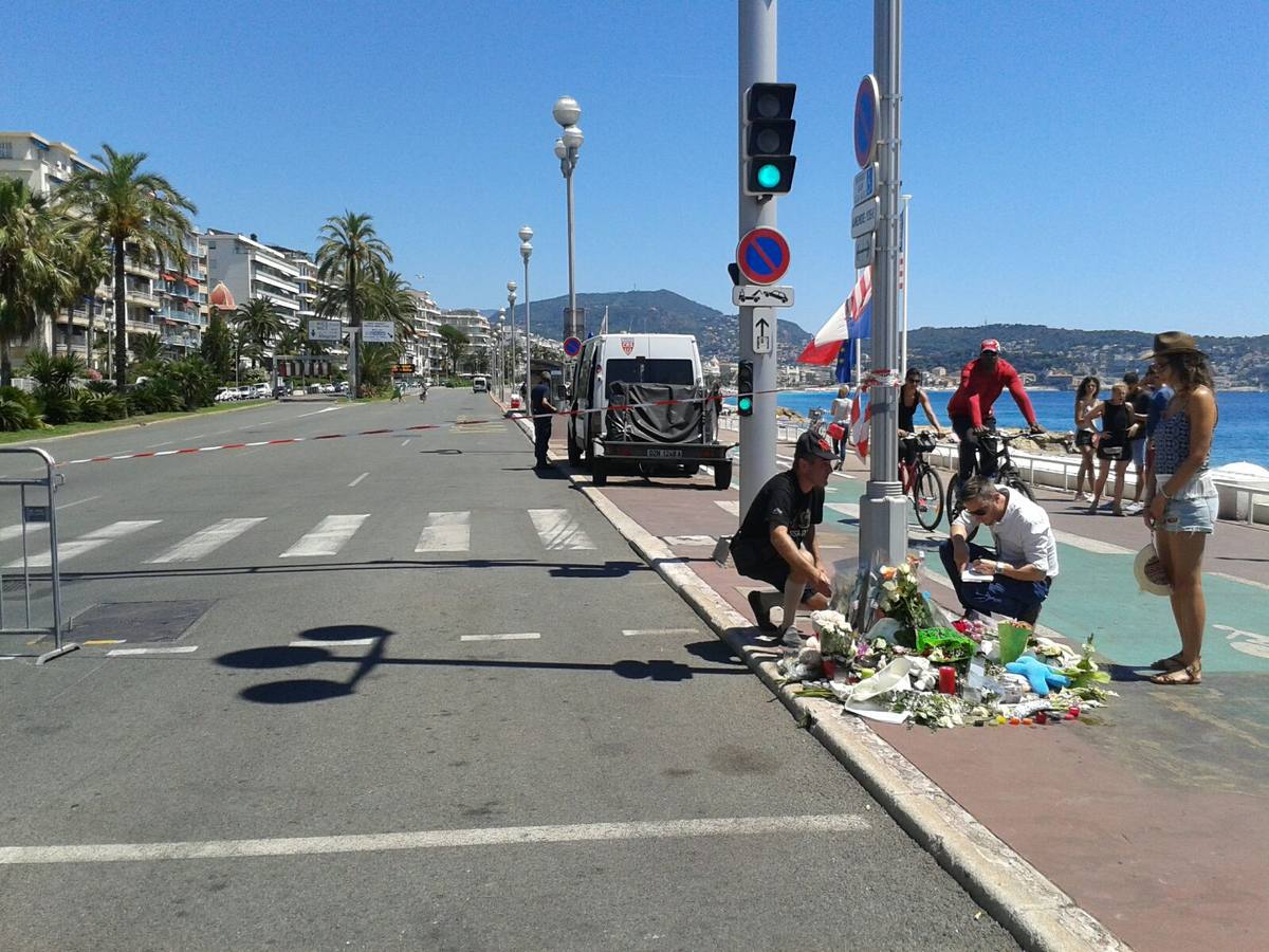Reabre el paseo de los Ingleses tras el atentado