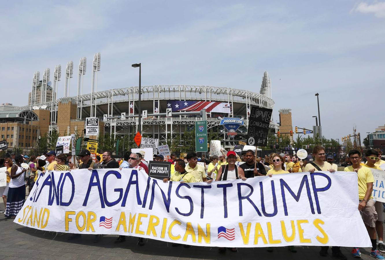 Cleveland clama contra Trump