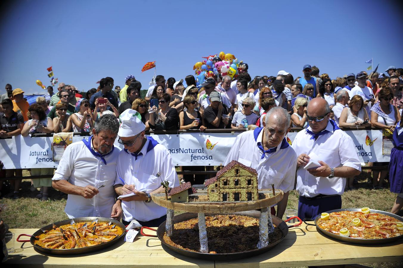 Getxo se relame con una sabrosa paella