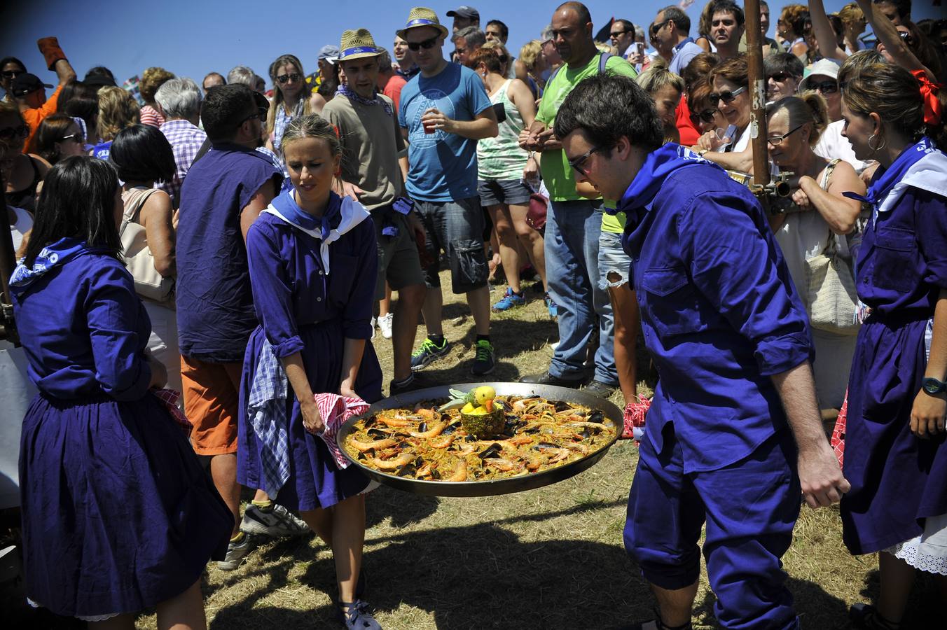 Getxo se relame con una sabrosa paella