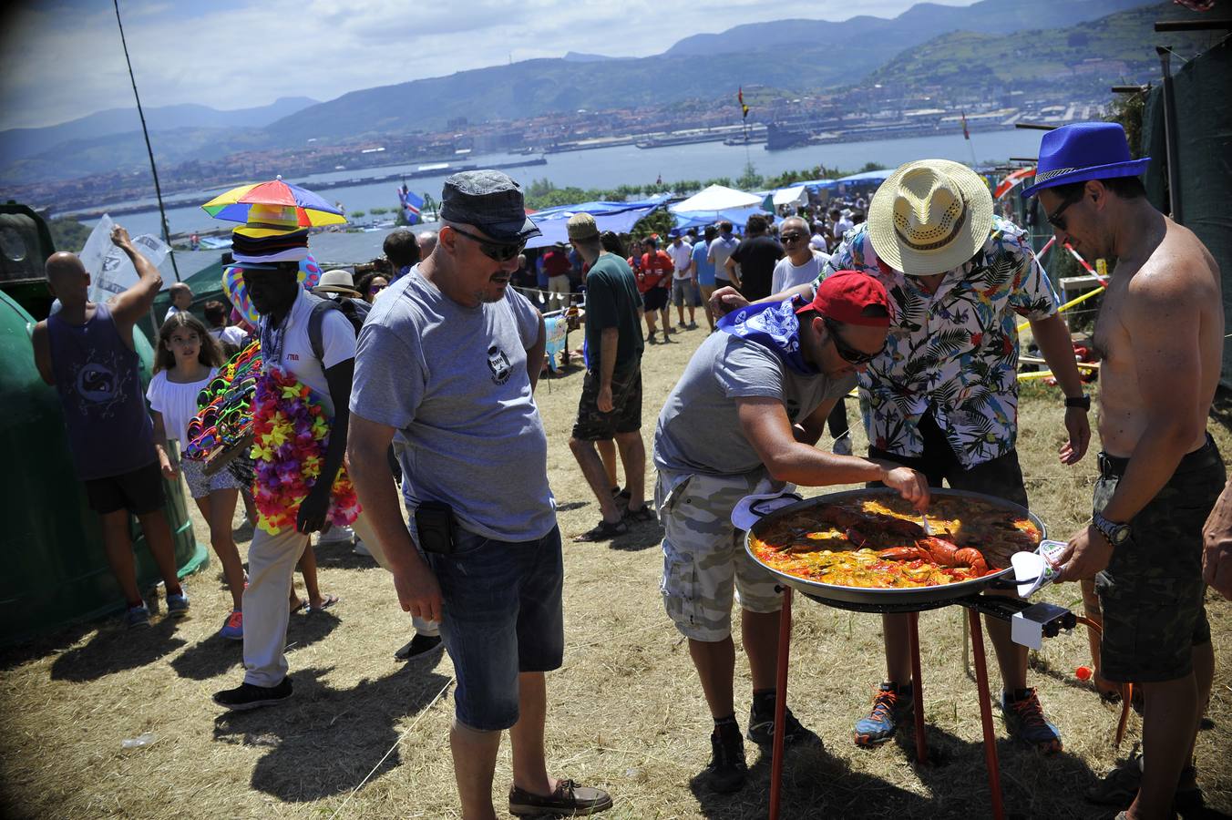 Getxo se relame con una sabrosa paella